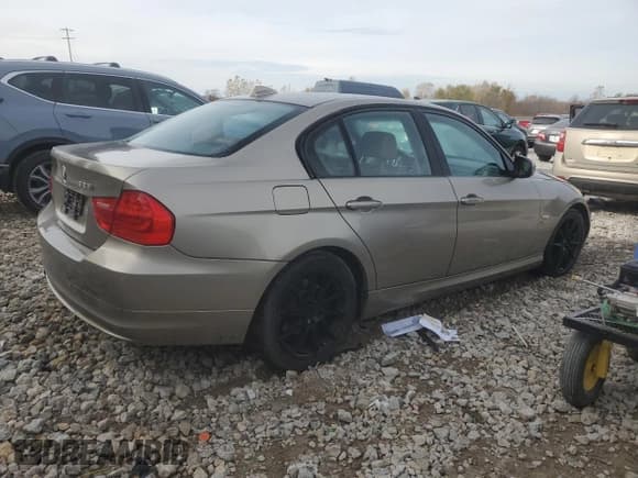 ✅ 2011 BMW 3 Series 328i xDrive • VIN: WBAPK7C56BF195799 • Lot: 91221335. Listed on Copart with 194,441 mi. Free auction sales archive from the USA and detailed vehicle history report at DreamBid. Image 3.