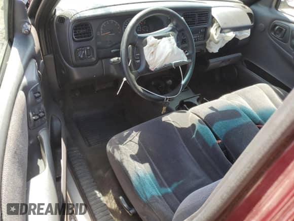 2000 Dodge Dakota Sport z VIN 1B7GG26N5YS546673, wystawiony jako Copart lot #54512715 z przebiegiem 140 904 mil mil oraz Czysty tytuł • Clean title. Historia ofert i sprzedaży dostępna na DreamBid. Obrazek 8.