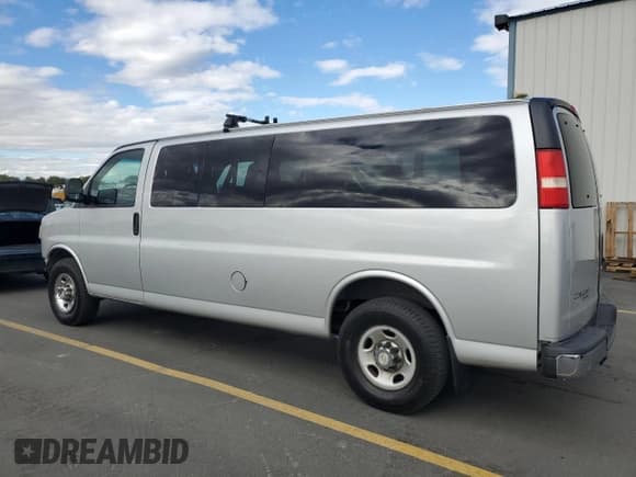 ✅ 2014 Chevrolet Express Passenger LT • VIN: 1GAZG1FG1E1181682 • Лот: 84753395. Опубликован ранее на Copart с пробегом 155 857 миль. Бесплатный доступ к архиву аукционных продаж из США и подробный отчёт об истории автомобиля на DreamBid. Изображение 2.