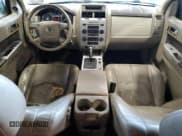 ✅ 2010 Mercury Mariner Premier • VIN: 4M2CN9HG0AKJ26413 • Lot: 72378324. Wystawiony na Copart z przebiegiem 191 647 mil. Bezpłatny archiwum sprzedaży aukcyjnych z USA i szczegółowy raport historii pojazdu na DreamBid. Zdjęcie 8.