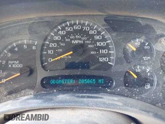 ✅ 2003 Chevrolet Silverado 2500HD LS • VIN: 1GCHC29U13E353706 • Lot: 42398034. Wystawiony na IAAI z przebiegiem 205 065 mil. Bezpłatny archiwum sprzedaży aukcyjnych z USA i szczegółowy raport historii pojazdu na DreamBid. Zdjęcie 7.