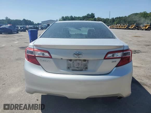 2014 Toyota Camry L z VIN 4T1BF1FK6EU436837, wystawiony jako Copart lot #66160825 z przebiegiem 100 755 mil mil oraz Szkoda całkowita • Salvage title. Historia ofert i sprzedaży dostępna na DreamBid. Obrazek 6.