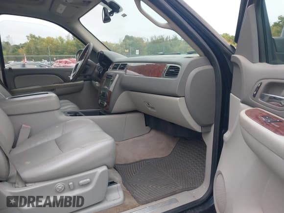 ✅ 2007 Chevrolet Suburban LTZ • VIN: 1GNFK16347J185242 • Лот: 43445413. Опубликован ранее на IAAI с пробегом 274 428 миль. Бесплатный доступ к архиву аукционных продаж из США и подробный отчёт об истории автомобиля на DreamBid. Изображение 5.