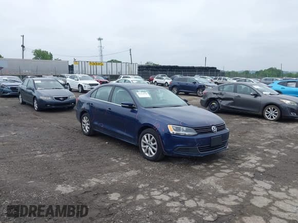 ✅ 2013 Volkswagen Jetta SE • VIN: 3VWDP7AJ2DM409212 • Lot: 42519938. Wystawiony na IAAI z przebiegiem 118 813 mil. Bezpłatny archiwum sprzedaży aukcyjnych z USA i szczegółowy raport historii pojazdu na DreamBid. Zdjęcie 1.