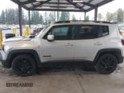 ✅ 2018 Jeep Renegade Altitude • VIN: ZACCJABB7JPH18610 • Lot: 43598761. Wystawiony na IAAI z przebiegiem 139 012 mil. Bezpłatny archiwum sprzedaży aukcyjnych z USA i szczegółowy raport historii pojazdu na DreamBid. Zdjęcie 14.