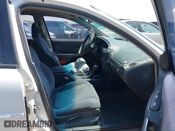 ✅ 2001 Pontiac Grand Prix SE • VIN: 1G2WK52J11F151830 • Lot: 42355528. Wystawiony na IAAI z przebiegiem 176 070 mil. Bezpłatny archiwum sprzedaży aukcyjnych z USA i szczegółowy raport historii pojazdu na DreamBid. Zdjęcie 5.