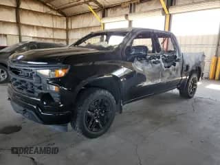 2023 Chevrolet Silverado 1500 Custom z VIN 3GCPDBEK1PG236610, wystawiony jako Copart lot #63815185 z przebiegiem Nie podano mil oraz Szkoda całkowita • Salvage title. Historia ofert i sprzedaży dostępna na DreamBid. Obrazek 1.