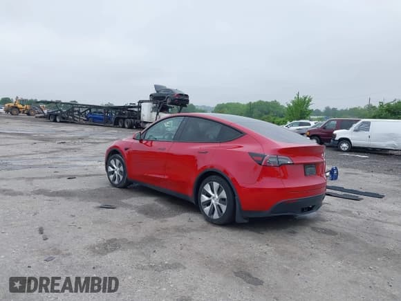 ✅ 2022 Tesla Model Y Long Range • VIN: 7SAYGDEE4NF379574 • Lot: 42263382. Wystawiony na IAAI z przebiegiem 77 539 mil. Bezpłatny archiwum sprzedaży aukcyjnych z USA i szczegółowy raport historii pojazdu na DreamBid. Zdjęcie 3.