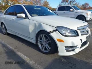 ✅ 2012 Mercedes-Benz C 300 Sport • VIN: WDDGF8BB0CR225339 • Lot: 43499047. Wystawiony na IAAI z przebiegiem 66 284 mil. Bezpłatny archiwum sprzedaży aukcyjnych z USA i szczegółowy raport historii pojazdu na DreamBid. Zdjęcie 1.