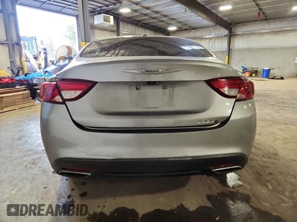 ✅ 2016 Chrysler 200 S • VIN: 1C3CCCBB5GN172966 • Lot: 91805305. Wystawiony na Copart z przebiegiem 101 576 mil. Bezpłatny archiwum sprzedaży aukcyjnych z USA i szczegółowy raport historii pojazdu na DreamBid. Zdjęcie 6.