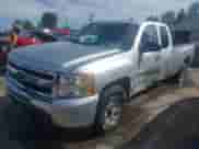 2010 Chevrolet Silverado 1500 Work Truck z VIN 1GCSCPE02AZ204250, wystawiony jako IAAI lot #43064312 z przebiegiem 141 651 mil mil oraz . Historia ofert i sprzedaży dostępna na DreamBid. Obrazek 2.