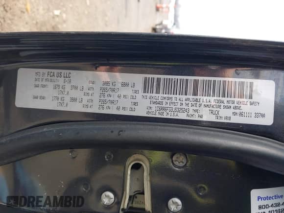 2018 Ram 1500 Tradesman z VIN 1C6RR6FG3JS325243, wystawiony jako IAAI lot #41630019 z przebiegiem 54 019 mil mil oraz . Historia ofert i sprzedaży dostępna na DreamBid. Obrazek 9.