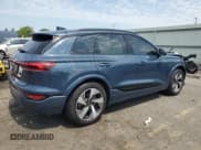 ✅ 2025 Audi Q6 e-tron Premium Plus • VIN: WA124BGF6SA015984 • Lot: 68622285. Wystawiony na Copart z przebiegiem Nie podano. Bezpłatny archiwum sprzedaży aukcyjnych z USA i szczegółowy raport historii pojazdu na DreamBid. Zdjęcie 3.