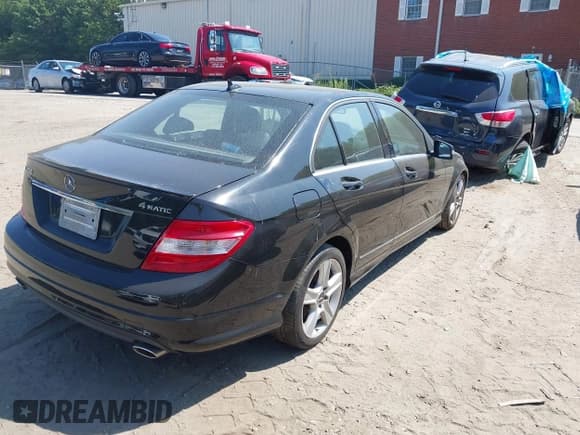 ✅ 2011 Mercedes-Benz C 300 Sport • VIN: WDDGF8BB4BR187080 • Lot: 42816670. Listed on IAAI with 142,293 mi. Free auction sales archive from the USA and detailed vehicle history report at DreamBid. Image 4.