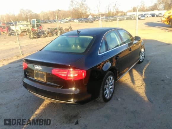 ✅ 2015 Audi A4 Premium • VIN: WAUAFAFL1FN005789 • Lot: 41800560. Wystawiony na IAAI z przebiegiem 114 826 mil. Bezpłatny archiwum sprzedaży aukcyjnych z USA i szczegółowy raport historii pojazdu na DreamBid. Zdjęcie 4.