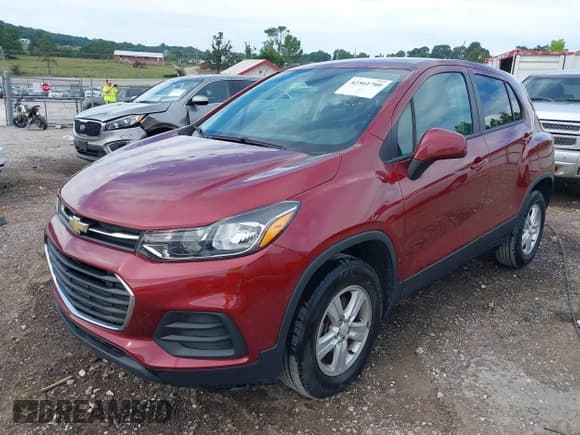 ✅ 2021 Chevrolet Trax LS • VIN: KL7CJNSB4MB352494 • Lot: 42561780. Listed on IAAI with 39,442 mi. Free auction sales archive from the USA and detailed vehicle history report at DreamBid. Image 2.