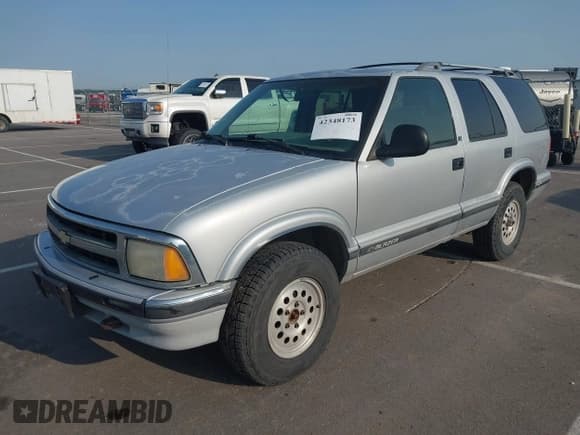 ✅ 1995 Chevrolet Blazer • VIN: 1GNDT13W0SK120619 • Lot: 42348173. Wystawiony na IAAI z przebiegiem 199 783 mil. Bezpłatny archiwum sprzedaży aukcyjnych z USA i szczegółowy raport historii pojazdu na DreamBid. Zdjęcie 2.