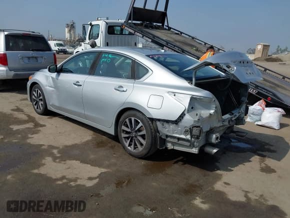 ✅ 2017 Nissan Altima SL • VIN: 1N4AL3AP6HC251386 • Lot: 43000940. Listed on IAAI with 81,857 mi. Free auction sales archive from the USA and detailed vehicle history report at DreamBid. Image 3.