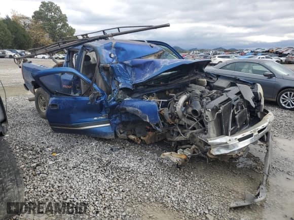 ✅ 2003 Chevrolet Silverado 2500HD LT • VIN: 1GCHK291X3E323578 • Lot: 90325455. Wystawiony na Copart z przebiegiem Nie podano. Bezpłatny archiwum sprzedaży aukcyjnych z USA i szczegółowy raport historii pojazdu na DreamBid. Zdjęcie 4.