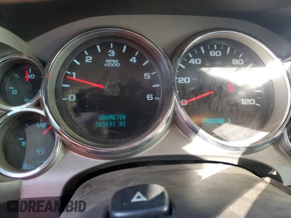 ✅ 2013 Chevrolet Silverado 1500 • VIN: 1GB5CZCGXDZ215076 • Lot: 47763275. Wystawiony na Copart z przebiegiem 260 691 mil. Bezpłatny archiwum sprzedaży aukcyjnych z USA i szczegółowy raport historii pojazdu na DreamBid. Zdjęcie 9.