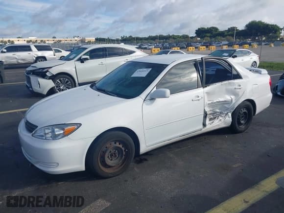 ✅ 2002 Toyota Camry LE • VIN: 4T1BE32K62U061726 • Lot: 43656015. Wystawiony na IAAI z przebiegiem 168 156 mil. Bezpłatny archiwum sprzedaży aukcyjnych z USA i szczegółowy raport historii pojazdu na DreamBid. Zdjęcie 2.