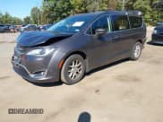 ✅ 2020 Chrysler Pacifica Touring • VIN: 2C4RC1FG8LR123371 • Лот: 43418197. Опубликован ранее на IAAI с пробегом 73 463 миль. Бесплатный доступ к архиву аукционных продаж из США и подробный отчёт об истории автомобиля на DreamBid. Изображение 2.