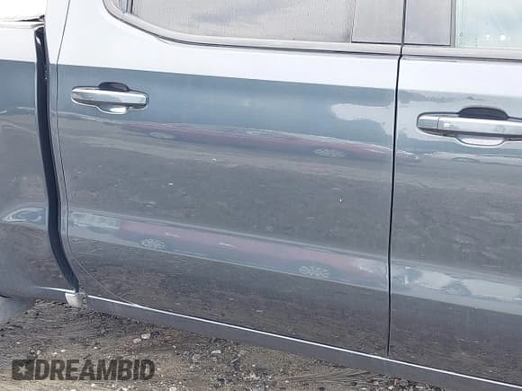 ✅ 2020 Chevrolet Silverado 1500 LT • VIN: 1GCPWCED6LZ120671 • Lot: 43306666. Wystawiony na IAAI z przebiegiem 136 149 mil. Bezpłatny archiwum sprzedaży aukcyjnych z USA i szczegółowy raport historii pojazdu na DreamBid. Zdjęcie 6.