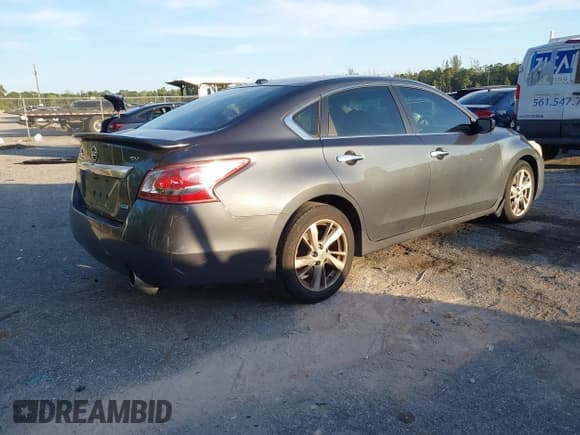 ✅ 2013 Nissan Altima SV • VIN: 1N4AL3AP4DN496945 • Lot: 43880209. Listed on IAAI with 180,658 mi. Free auction sales archive from the USA and detailed vehicle history report at DreamBid. Image 4.