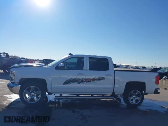 ✅ 2018 Chevrolet Silverado 1500 LT • VIN: 3GCPCREC2JG163338 • Lot: 43656262. Wystawiony na IAAI z przebiegiem 110 223 mil. Bezpłatny archiwum sprzedaży aukcyjnych z USA i szczegółowy raport historii pojazdu na DreamBid. Zdjęcie 15.