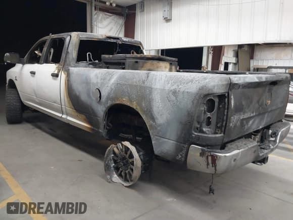 ✅ 2017 Ram 2500 Tradesman • VIN: 3C6UR5HL9HG591138 • Lot: 42702590. Listed on IAAI with Not provided. Free auction sales archive from the USA and detailed vehicle history report at DreamBid. Image 3.