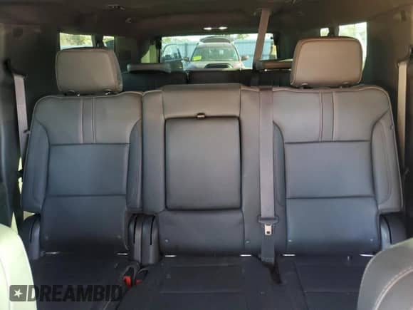 ✅ 2021 Chevrolet Suburban RST • VIN: 1GNSCEKD4MR400696 • Lot: 81223744. Wystawiony na Copart z przebiegiem 69 585 mil. Bezpłatny archiwum sprzedaży aukcyjnych z USA i szczegółowy raport historii pojazdu na DreamBid. Zdjęcie 10.