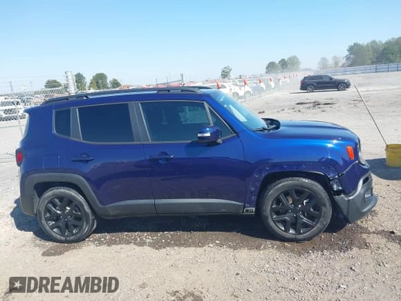 ✅ 2018 Jeep Renegade Latitude • VIN: ZACCJABB7JPG74639 • Lot: 43414533. Wystawiony na IAAI z przebiegiem 145 592 mil. Bezpłatny archiwum sprzedaży aukcyjnych z USA i szczegółowy raport historii pojazdu na DreamBid. Zdjęcie 14.