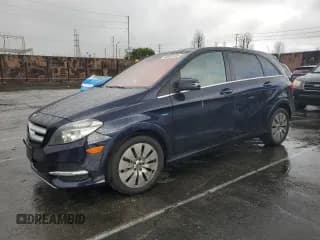 ✅ 2017 Mercedes-Benz B B 250e • VIN: WDDVP9AB4HJ015702 • Лот: 48922235. Опубликован ранее на Copart с пробегом 63 471 миль. Бесплатный доступ к архиву аукционных продаж из США и подробный отчёт об истории автомобиля на DreamBid. Изображение 1.