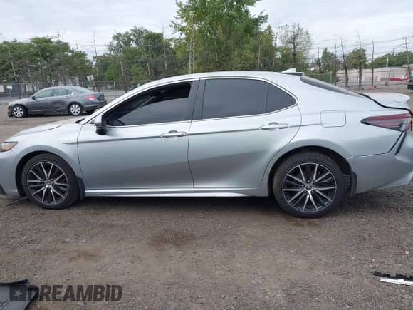 2021 Toyota Camry SE with VIN 4T1G11BK1MU023944, listed as a IAAI auction lot 43227699 with 79,174 mi miles and . Bid and sale history available at DreamBid. Image 14.