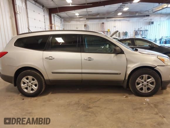 ✅ 2009 Chevrolet Traverse LS • VIN: 1GNER13D59S140148 • Lot: 43605643. Wystawiony na IAAI z przebiegiem 163 348 mil. Bezpłatny archiwum sprzedaży aukcyjnych z USA i szczegółowy raport historii pojazdu na DreamBid. Zdjęcie 13.