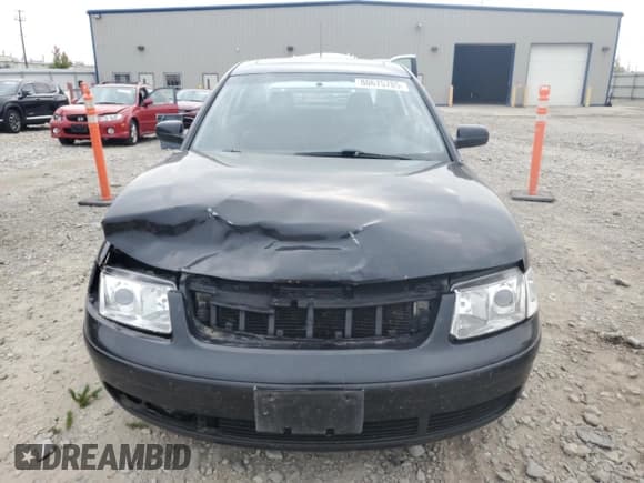 ✅ 2000 Volkswagen Passat • VIN: WVWMA23B2YE130013 • Lot: 80675785. Wystawiony na Copart z przebiegiem 283 529 mil. Bezpłatny archiwum sprzedaży aukcyjnych z USA i szczegółowy raport historii pojazdu na DreamBid. Zdjęcie 5.