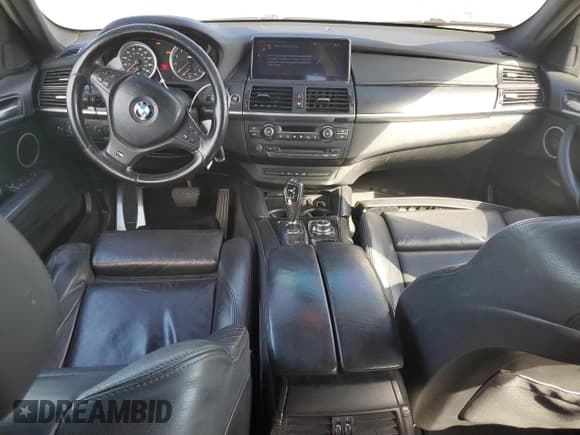 ✅ 2011 BMW X6 M • VIN: 5YMGZ0C55BLK13899 • Лот: 77141774. Опубликован ранее на Copart с пробегом 93 316 миль. Бесплатный доступ к архиву аукционных продаж из США и подробный отчёт об истории автомобиля на DreamBid. Изображение 8.