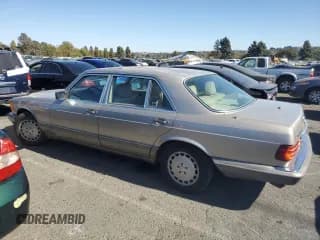 ✅ 1988 Mercedes-Benz 560 • VIN: WDBCA39D7JA400066 • Лот: 73396074. Опубликован ранее на Copart с пробегом 178 343 миль. Бесплатный доступ к архиву аукционных продаж из США и подробный отчёт об истории автомобиля на DreamBid. Изображение 2.