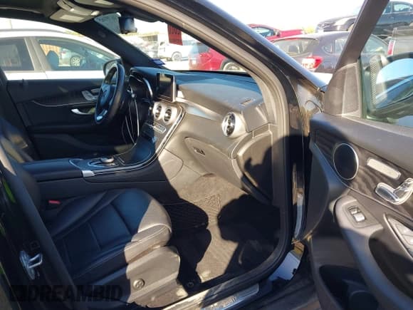 ✅ 2018 Mercedes-Benz GLC 300 • VIN: WDC0G4JB7JV059080 • Lot: 43679165. Wystawiony na IAAI z przebiegiem 30 709 mil. Bezpłatny archiwum sprzedaży aukcyjnych z USA i szczegółowy raport historii pojazdu na DreamBid. Zdjęcie 5.