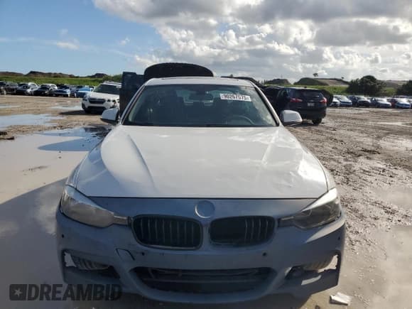 ✅ 2017 BMW 3 Series 320i • VIN: WBA8E1G56HNU13886 • Lot: 90267575. Listed on Copart with 162,206 mi. Free auction sales archive from the USA and detailed vehicle history report at DreamBid. Image 5.