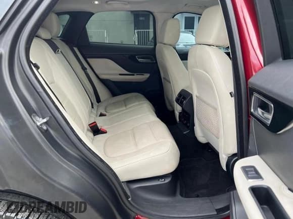 ✅ 2017 Jaguar F-Pace 35t Prestige • VIN: SADCK2BV2HA077734 • Lot: 60938905. Wystawiony na Copart z przebiegiem 75 342 mil. Bezpłatny archiwum sprzedaży aukcyjnych z USA i szczegółowy raport historii pojazdu na DreamBid. Zdjęcie 11.