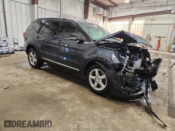✅ 2017 Ford Explorer XLT • VIN: 1FM5K8D8XHGD81059 • Lot: 92208235. Wystawiony na Copart z przebiegiem 185 324 mil. Bezpłatny archiwum sprzedaży aukcyjnych z USA i szczegółowy raport historii pojazdu na DreamBid. Zdjęcie 4.