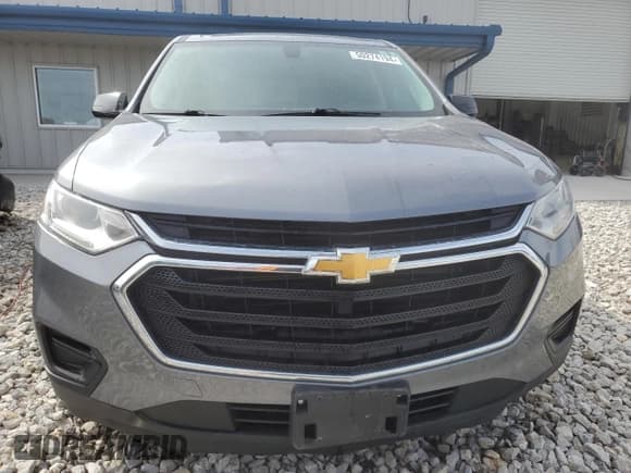 ✅ 2019 Chevrolet Traverse LS • VIN: 1GNERFKW3KJ228465 • Lot: 50274194. Wystawiony na Copart z przebiegiem 99 225 mil. Bezpłatny archiwum sprzedaży aukcyjnych z USA i szczegółowy raport historii pojazdu na DreamBid. Zdjęcie 5.