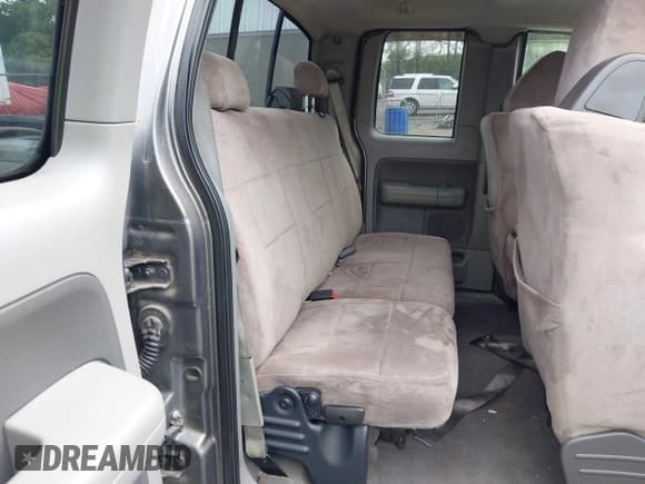 ✅ 2004 Ford F-150 XL • VIN: 1FTPX12584FA25692 • Lot: 42124575. Listed on IAAI with 171,447 mi. Free auction sales archive from the USA and detailed vehicle history report at DreamBid. Image 8.
