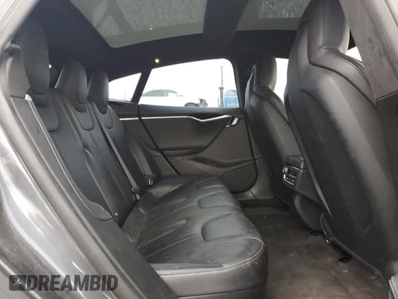 ✅ 2015 Tesla Model S 85D • VIN: 5YJSA1E20FF117416 • Lot: 90315585. Wystawiony na Copart z przebiegiem 119 245 mil. Bezpłatny archiwum sprzedaży aukcyjnych z USA i szczegółowy raport historii pojazdu na DreamBid. Zdjęcie 10.