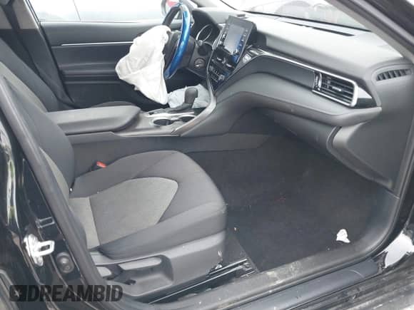 2021 Toyota Camry LE z VIN 4T1C11BK7MU036762, wystawiony jako IAAI lot #42247569 z przebiegiem Nie podano mil oraz . Historia ofert i sprzedaży dostępna na DreamBid. Obrazek 5.