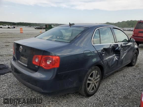 ✅ 2005 Volkswagen Jetta 2.5L • VIN: 3VWDG71K65M606300 • Lot: 57848515. Listed on Copart with 108,928 mi. Free auction sales archive from the USA and detailed vehicle history report at DreamBid. Image 3.