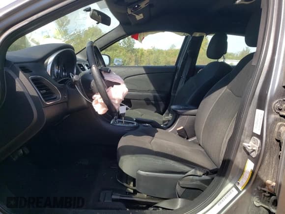 ✅ 2011 Chrysler 200 Touring • VIN: 1C3BC1FG5BN602932 • Lot: 80295945. Listed on Copart with 124,376 mi. Free auction sales archive from the USA and detailed vehicle history report at DreamBid. Image 7.