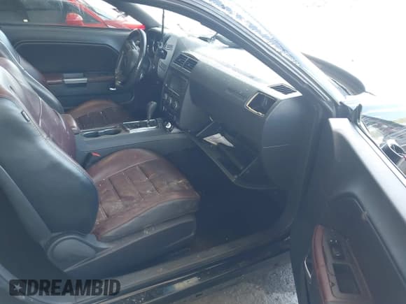 ✅ 2014 Dodge Challenger Rallye Redline • VIN: 2C3CDYAG3EH310906 • Lot: 42838535. Wystawiony na IAAI z przebiegiem Nie podano. Bezpłatny archiwum sprzedaży aukcyjnych z USA i szczegółowy raport historii pojazdu na DreamBid. Zdjęcie 5.