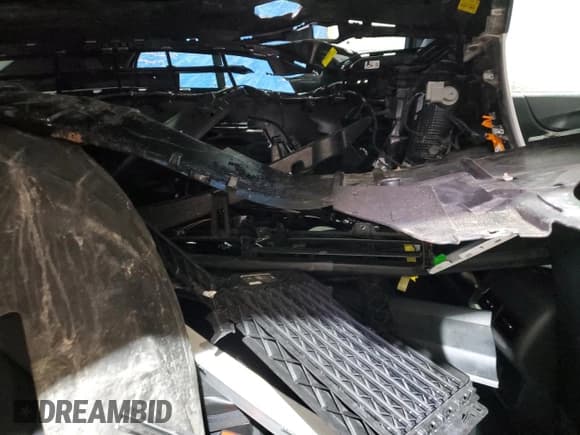 ✅ 2024 Chevrolet Equinox RS • VIN: 3GNAXWEG3RS104035 • Lot: 86883815. Listed on Copart with 14,300 mi. Free auction sales archive from the USA and detailed vehicle history report at DreamBid. Image 13.